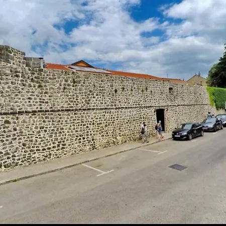 Vinopolis Apartman